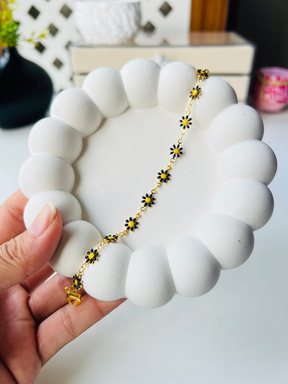 BLACK DAISY BRACELET