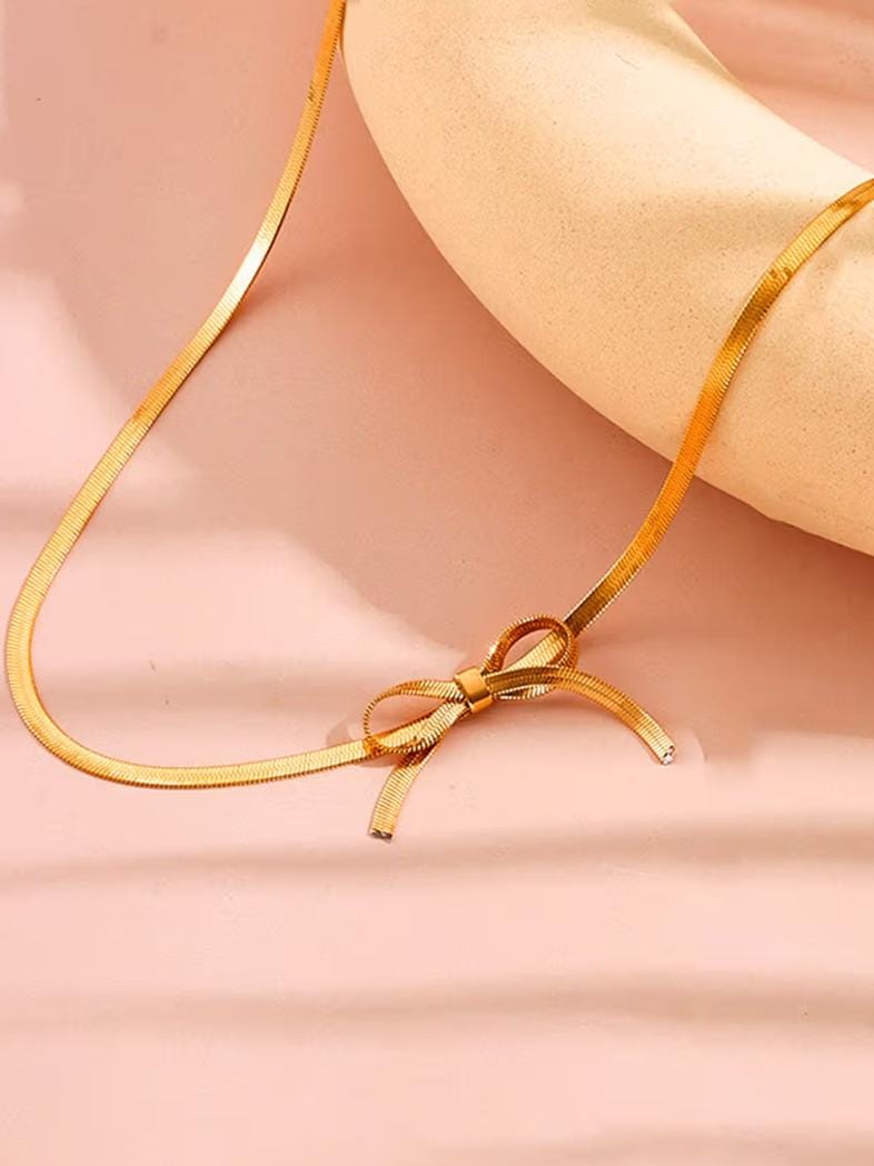BOW NACKLACE 1