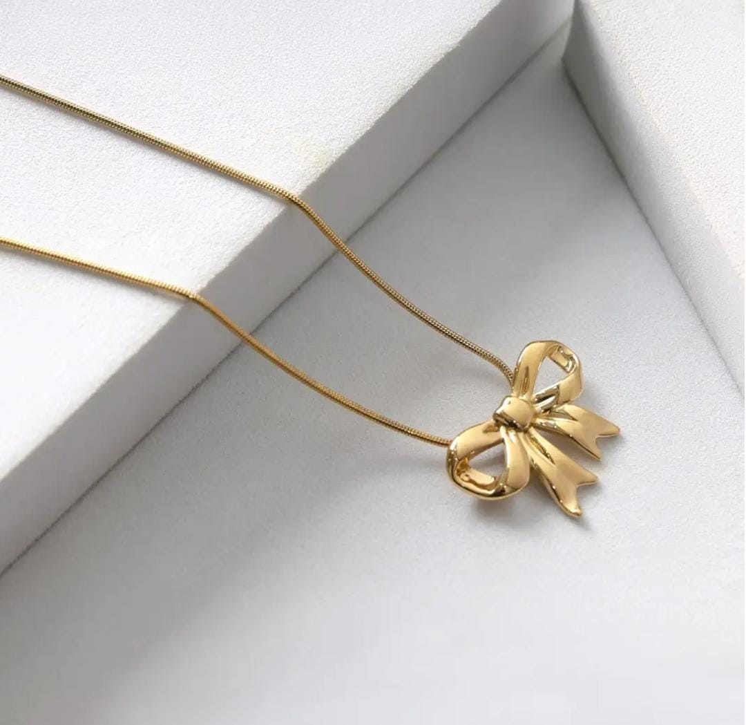 BOW NACKLACE 3