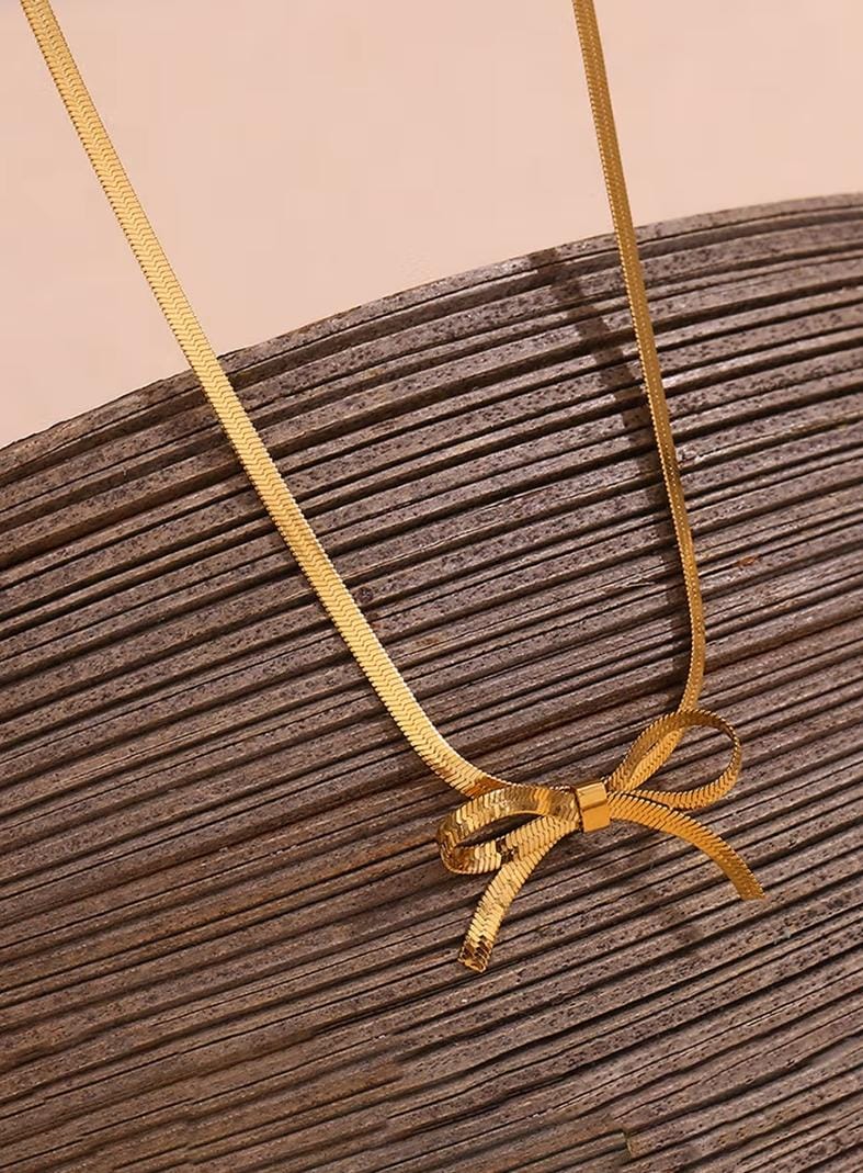 BOW NACKLACE 1